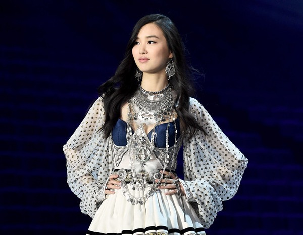 Estelle Chen from 2017 Victoria's Secret Fashion Show | E! News
